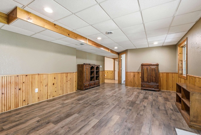 1763 St Catherine, BELLEVUE, Iowa 52031, 6 Bedrooms Bedrooms, ,4 BathroomsBathrooms,House,For Sale,St Catherine,202604989