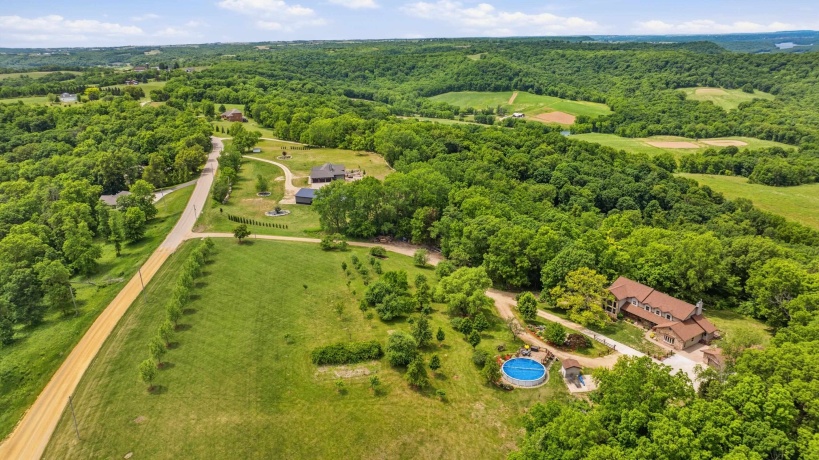 1763 St Catherine, BELLEVUE, Iowa 52031, 6 Bedrooms Bedrooms, ,4 BathroomsBathrooms,House,For Sale,St Catherine,202604989