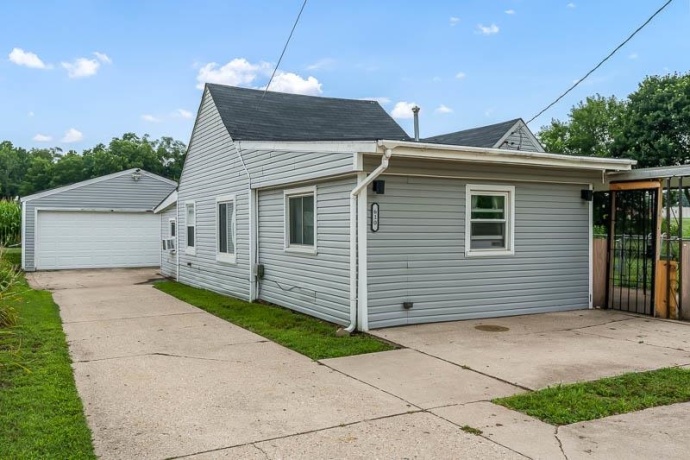 610 Clark, SOUTH BELOIT, Illinois 61080, 2 Bedrooms Bedrooms, ,1 BathroomBathrooms,House,For Sale,Clark,202604992