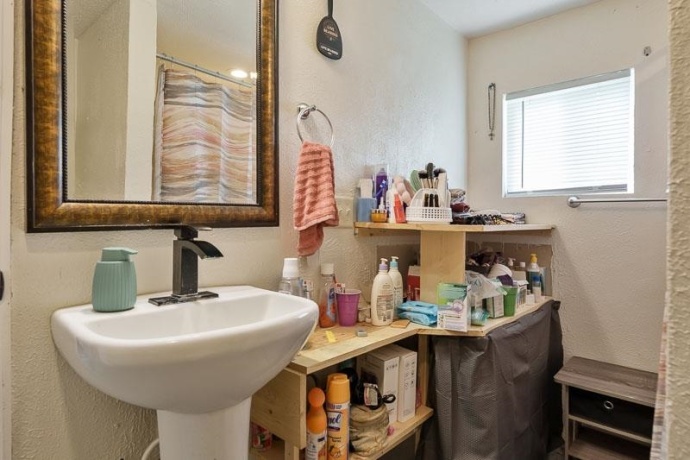 610 Clark, SOUTH BELOIT, Illinois 61080, 2 Bedrooms Bedrooms, ,1 BathroomBathrooms,House,For Sale,Clark,202604992