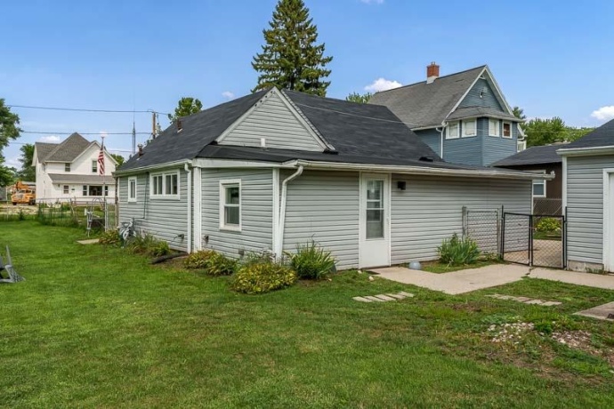610 Clark, SOUTH BELOIT, Illinois 61080, 2 Bedrooms Bedrooms, ,1 BathroomBathrooms,House,For Sale,Clark,202604992