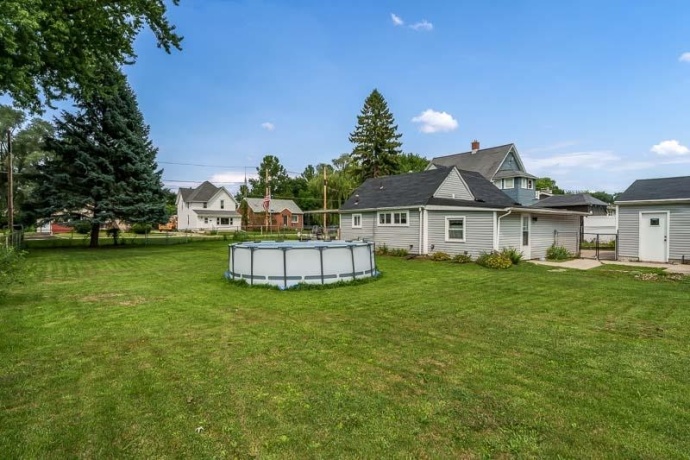 610 Clark, SOUTH BELOIT, Illinois 61080, 2 Bedrooms Bedrooms, ,1 BathroomBathrooms,House,For Sale,Clark,202604992