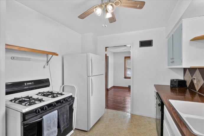961 Jefferson, FREEPORT, Illinois 61032, 2 Bedrooms Bedrooms, ,1 BathroomBathrooms,House,For Sale,Jefferson,202604999