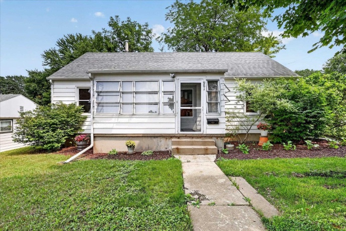 961 Jefferson, FREEPORT, Illinois 61032, 2 Bedrooms Bedrooms, ,1 BathroomBathrooms,House,For Sale,Jefferson,202604999