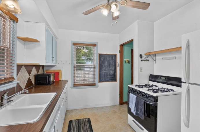 961 Jefferson, FREEPORT, Illinois 61032, 2 Bedrooms Bedrooms, ,1 BathroomBathrooms,House,For Sale,Jefferson,202604999