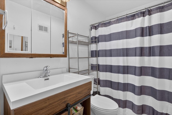 961 Jefferson, FREEPORT, Illinois 61032, 2 Bedrooms Bedrooms, ,1 BathroomBathrooms,House,For Sale,Jefferson,202604999