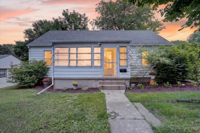 961 Jefferson, FREEPORT, Illinois 61032, 2 Bedrooms Bedrooms, ,1 BathroomBathrooms,House,For Sale,Jefferson,202604999