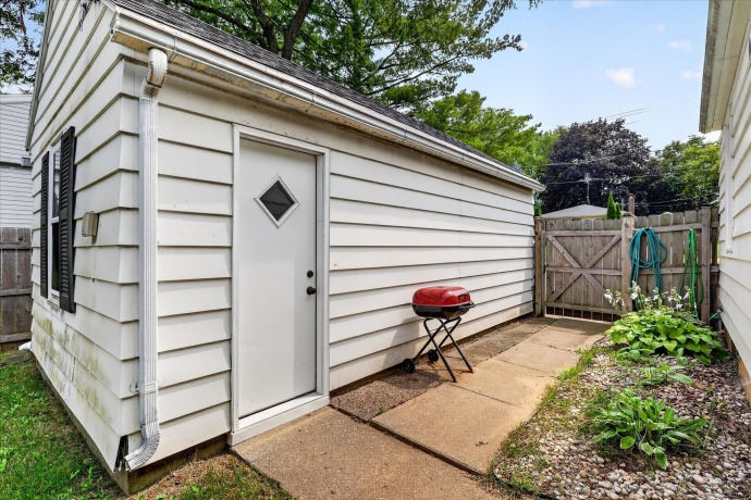 961 Jefferson, FREEPORT, Illinois 61032, 2 Bedrooms Bedrooms, ,1 BathroomBathrooms,House,For Sale,Jefferson,202604999