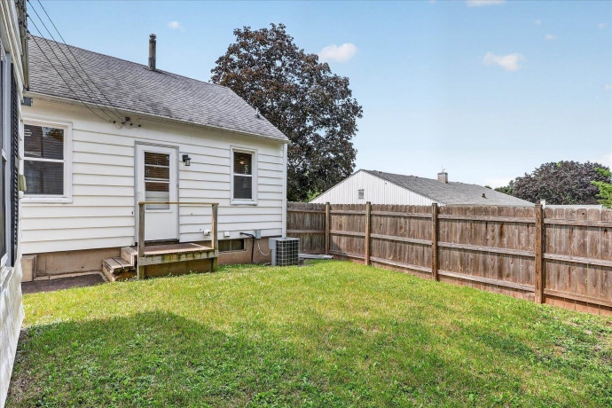 961 Jefferson, FREEPORT, Illinois 61032, 2 Bedrooms Bedrooms, ,1 BathroomBathrooms,House,For Sale,Jefferson,202604999