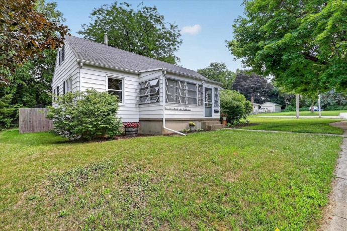 961 Jefferson, FREEPORT, Illinois 61032, 2 Bedrooms Bedrooms, ,1 BathroomBathrooms,House,For Sale,Jefferson,202604999