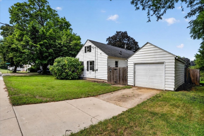 961 Jefferson, FREEPORT, Illinois 61032, 2 Bedrooms Bedrooms, ,1 BathroomBathrooms,House,For Sale,Jefferson,202604999