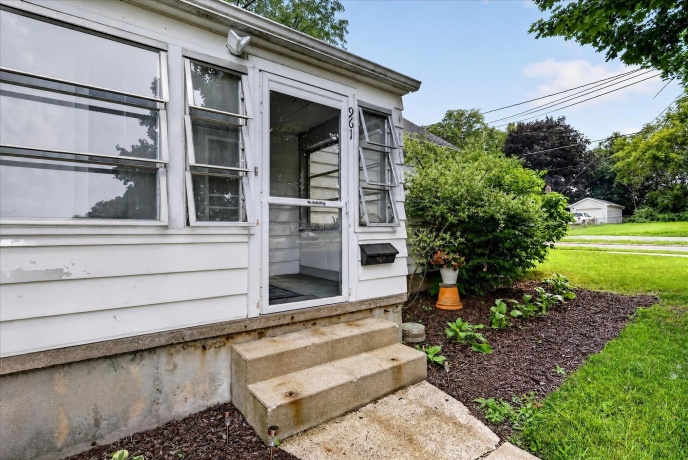 961 Jefferson, FREEPORT, Illinois 61032, 2 Bedrooms Bedrooms, ,1 BathroomBathrooms,House,For Sale,Jefferson,202604999