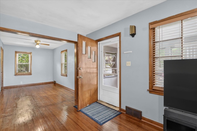 961 Jefferson, FREEPORT, Illinois 61032, 2 Bedrooms Bedrooms, ,1 BathroomBathrooms,House,For Sale,Jefferson,202604999