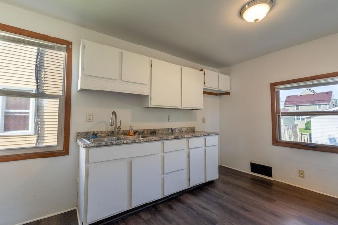 505 Hayes, SOUTH BELOIT, Illinois 61080, 3 Bedrooms Bedrooms, ,1 BathroomBathrooms,House,For Sale,Hayes,202605003