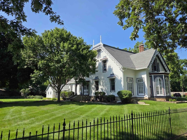 425 LINCOLN, BELVIDERE, Illinois 61008, 6 Bedrooms Bedrooms, ,3 BathroomsBathrooms,House,For Sale,LINCOLN,202605004
