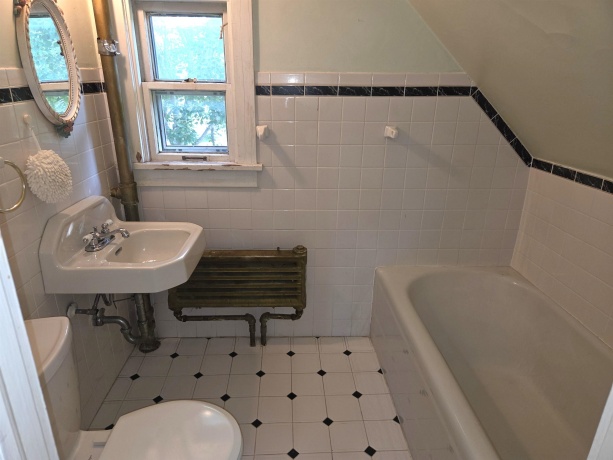 425 LINCOLN, BELVIDERE, Illinois 61008, 6 Bedrooms Bedrooms, ,3 BathroomsBathrooms,House,For Sale,LINCOLN,202605004