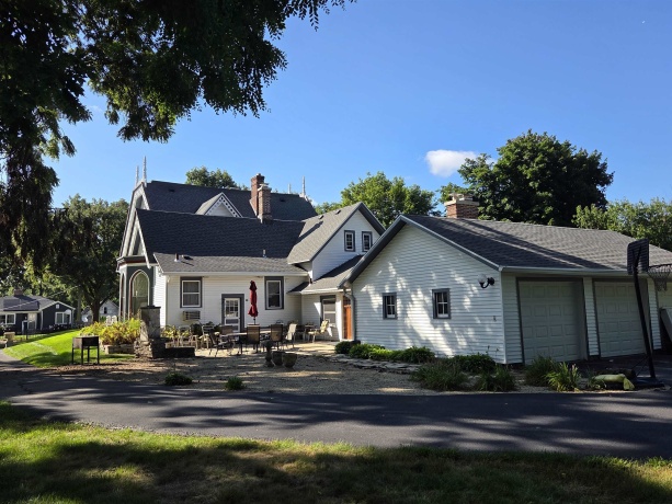 425 LINCOLN, BELVIDERE, Illinois 61008, 6 Bedrooms Bedrooms, ,3 BathroomsBathrooms,House,For Sale,LINCOLN,202605004
