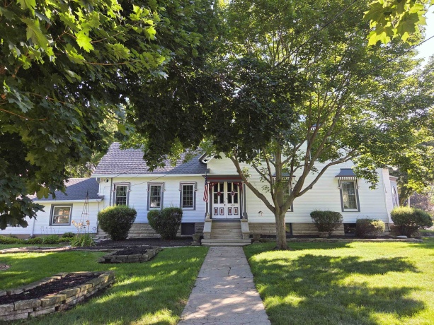425 LINCOLN, BELVIDERE, Illinois 61008, 6 Bedrooms Bedrooms, ,3 BathroomsBathrooms,House,For Sale,LINCOLN,202605004