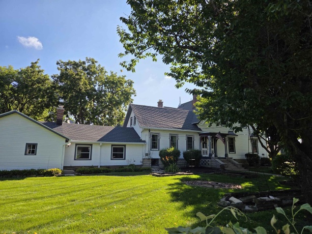 425 LINCOLN, BELVIDERE, Illinois 61008, 6 Bedrooms Bedrooms, ,3 BathroomsBathrooms,House,For Sale,LINCOLN,202605004