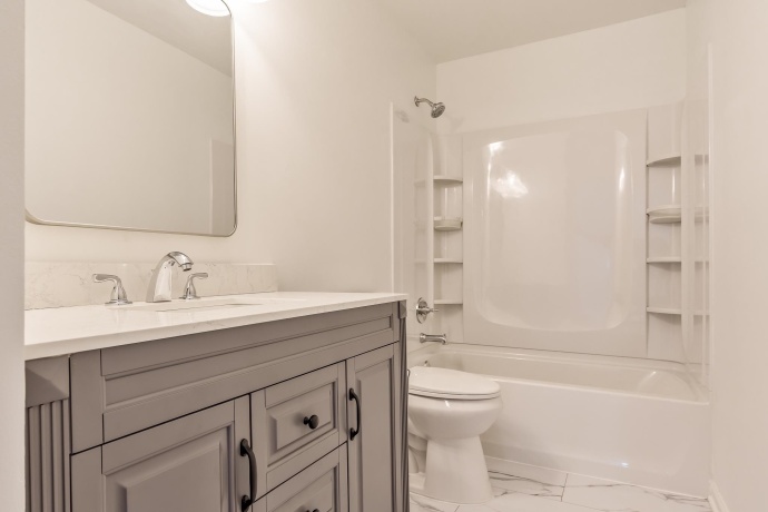 571 Newport, ISLAND LAKE, Illinois 60042, 3 Bedrooms Bedrooms, ,1 BathroomBathrooms,House,For Sale,Newport,202605013