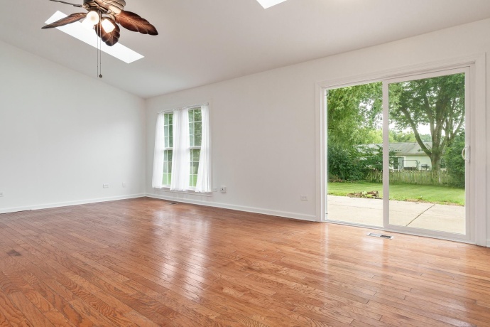 571 Newport, ISLAND LAKE, Illinois 60042, 3 Bedrooms Bedrooms, ,1 BathroomBathrooms,House,For Sale,Newport,202605013