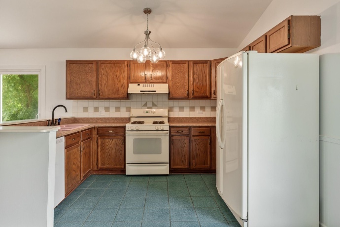 571 Newport, ISLAND LAKE, Illinois 60042, 3 Bedrooms Bedrooms, ,1 BathroomBathrooms,House,For Sale,Newport,202605013