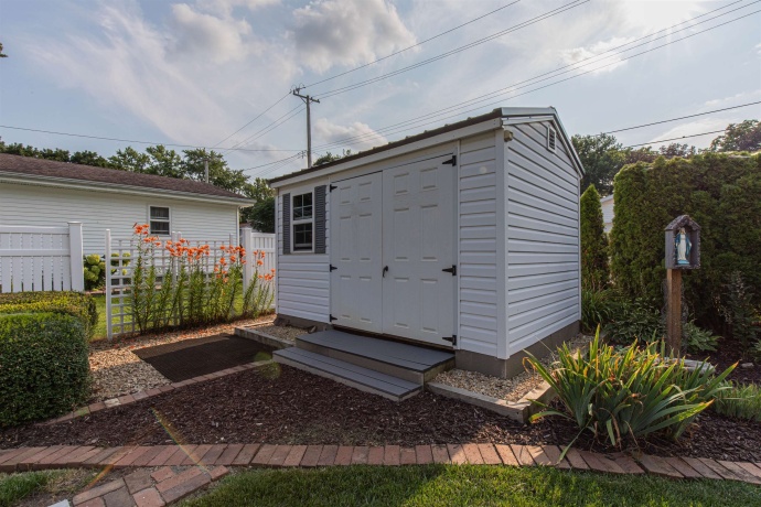 301 9th, MENDOTA, Illinois 61342, 3 Bedrooms Bedrooms, ,1 BathroomBathrooms,House,For Sale,9th,202605016
