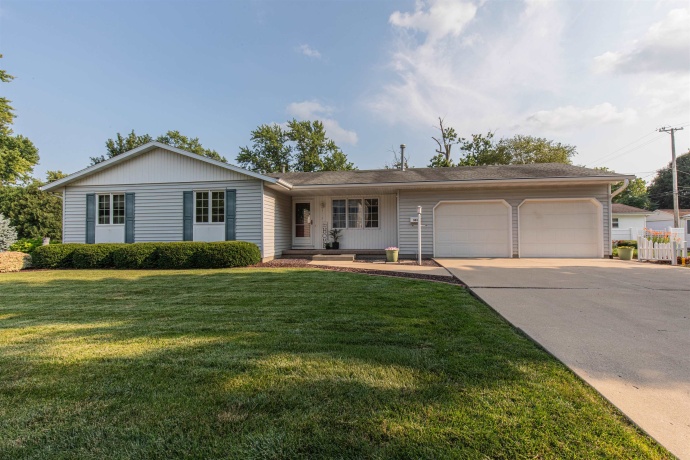 301 9th, MENDOTA, Illinois 61342, 3 Bedrooms Bedrooms, ,1 BathroomBathrooms,House,For Sale,9th,202605016