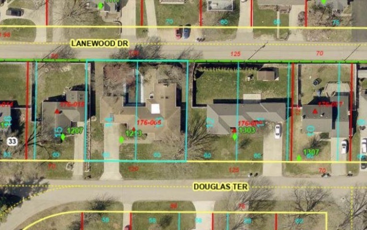 1213 Douglas, DIXON, Illinois 61021, 4 Bedrooms Bedrooms, ,2 BathroomsBathrooms,House,For Sale,Douglas,202605019