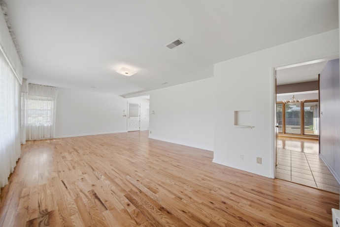 1213 Douglas, DIXON, Illinois 61021, 4 Bedrooms Bedrooms, ,2 BathroomsBathrooms,House,For Sale,Douglas,202605019