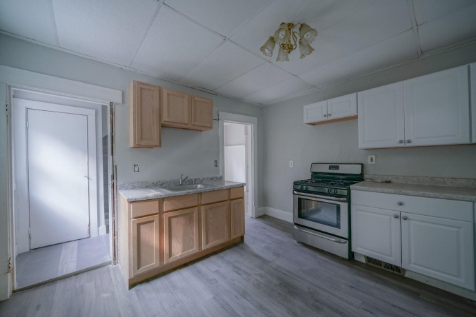410 Albert, ROCKFORD, Illinois 61101, 4 Bedrooms Bedrooms, ,1 BathroomBathrooms,House,For Sale,Albert,202605030