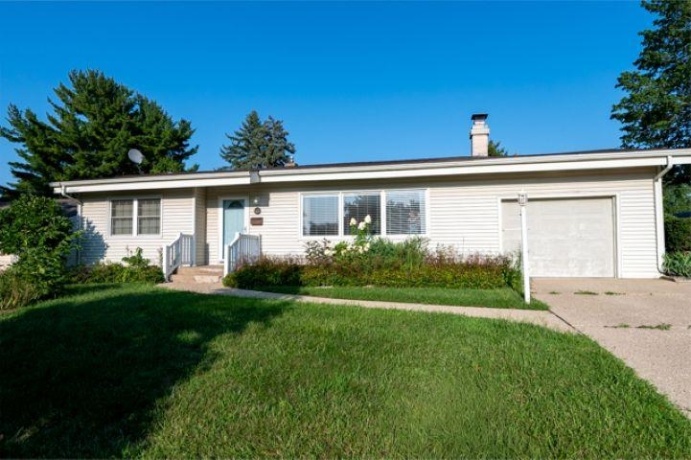 928 Woodland, ROCKFORD, Illinois 61108, 2 Bedrooms Bedrooms, ,1 BathroomBathrooms,House,For Sale,Woodland,202605042