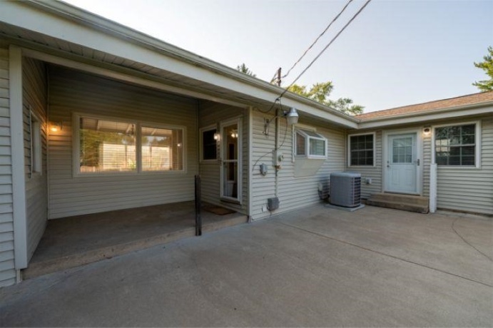 928 Woodland, ROCKFORD, Illinois 61108, 2 Bedrooms Bedrooms, ,1 BathroomBathrooms,House,For Sale,Woodland,202605042