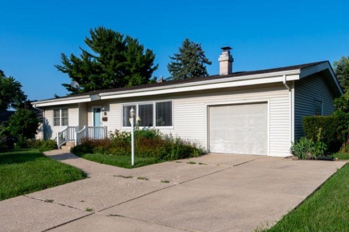 928 Woodland, ROCKFORD, Illinois 61108, 2 Bedrooms Bedrooms, ,1 BathroomBathrooms,House,For Sale,Woodland,202605042