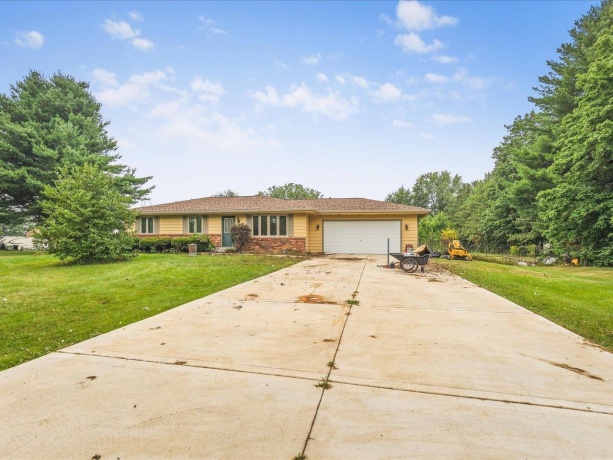 6581 Happy Acres, ROCKFORD, Illinois 61101, 3 Bedrooms Bedrooms, ,2 BathroomsBathrooms,House,For Sale,Happy Acres,202605044