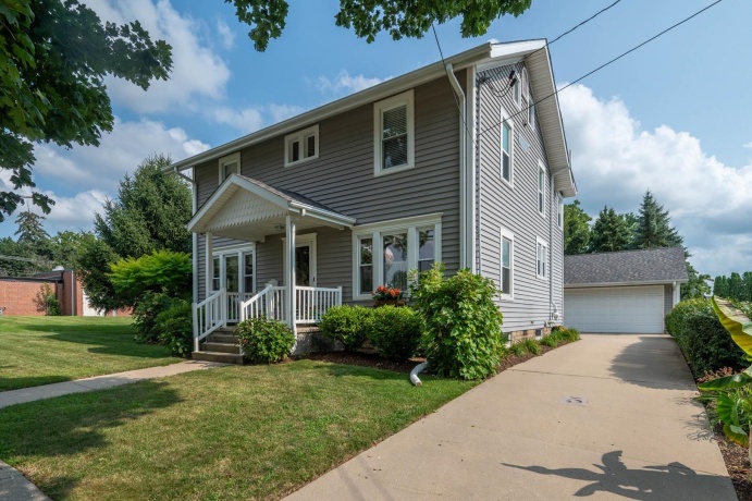 5 Lincoln, MOUNT MORRIS, Illinois 61054, 4 Bedrooms Bedrooms, ,1 BathroomBathrooms,House,For Sale,Lincoln,202605045