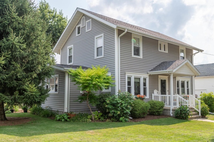 5 Lincoln, MOUNT MORRIS, Illinois 61054, 4 Bedrooms Bedrooms, ,1 BathroomBathrooms,House,For Sale,Lincoln,202605045