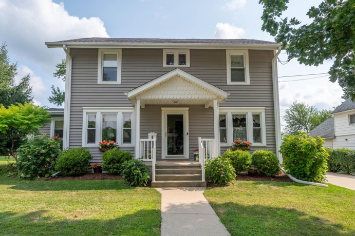5 Lincoln, MOUNT MORRIS, Illinois 61054, 4 Bedrooms Bedrooms, ,1 BathroomBathrooms,House,For Sale,Lincoln,202605045