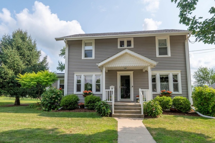5 Lincoln, MOUNT MORRIS, Illinois 61054, 4 Bedrooms Bedrooms, ,1 BathroomBathrooms,House,For Sale,Lincoln,202605045