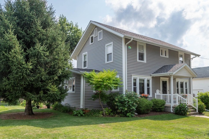 5 Lincoln, MOUNT MORRIS, Illinois 61054, 4 Bedrooms Bedrooms, ,1 BathroomBathrooms,House,For Sale,Lincoln,202605045