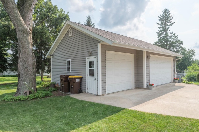 5 Lincoln, MOUNT MORRIS, Illinois 61054, 4 Bedrooms Bedrooms, ,1 BathroomBathrooms,House,For Sale,Lincoln,202605045