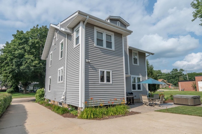 5 Lincoln, MOUNT MORRIS, Illinois 61054, 4 Bedrooms Bedrooms, ,1 BathroomBathrooms,House,For Sale,Lincoln,202605045