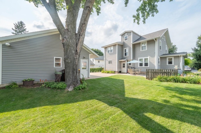 5 Lincoln, MOUNT MORRIS, Illinois 61054, 4 Bedrooms Bedrooms, ,1 BathroomBathrooms,House,For Sale,Lincoln,202605045