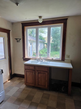 29 Jefferson, FREEPORT, Illinois 61032, 3 Bedrooms Bedrooms, ,1 BathroomBathrooms,House,For Sale,Jefferson,202604873