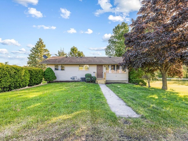 1659 Larchmont, LAKE SUMMERSET, Illinois 61019, 3 Bedrooms Bedrooms, ,2 BathroomsBathrooms,House,For Sale,Larchmont,202604664