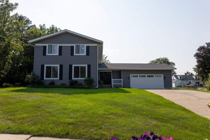 1122 Benson, FREEPORT, Illinois 61032, 4 Bedrooms Bedrooms, ,2 BathroomsBathrooms,House,For Sale,Benson,202605070