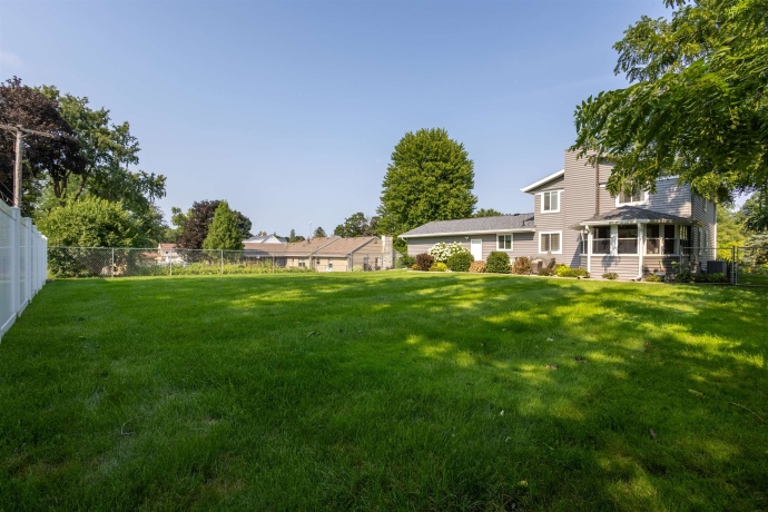 1122 Benson, FREEPORT, Illinois 61032, 4 Bedrooms Bedrooms, ,2 BathroomsBathrooms,House,For Sale,Benson,202605070