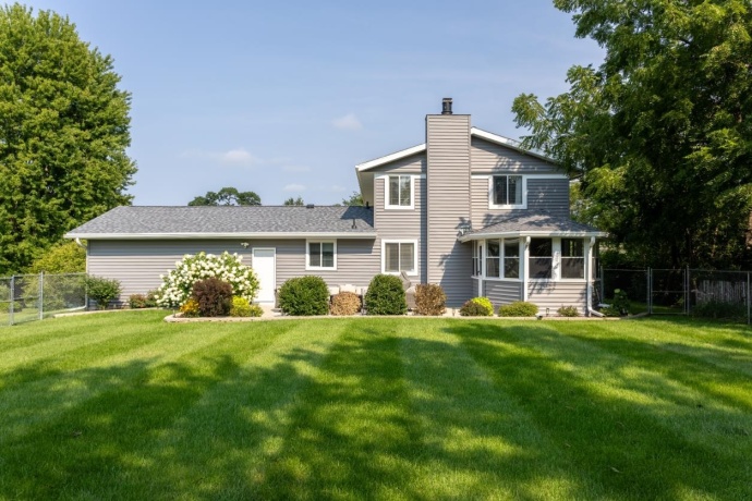 1122 Benson, FREEPORT, Illinois 61032, 4 Bedrooms Bedrooms, ,2 BathroomsBathrooms,House,For Sale,Benson,202605070