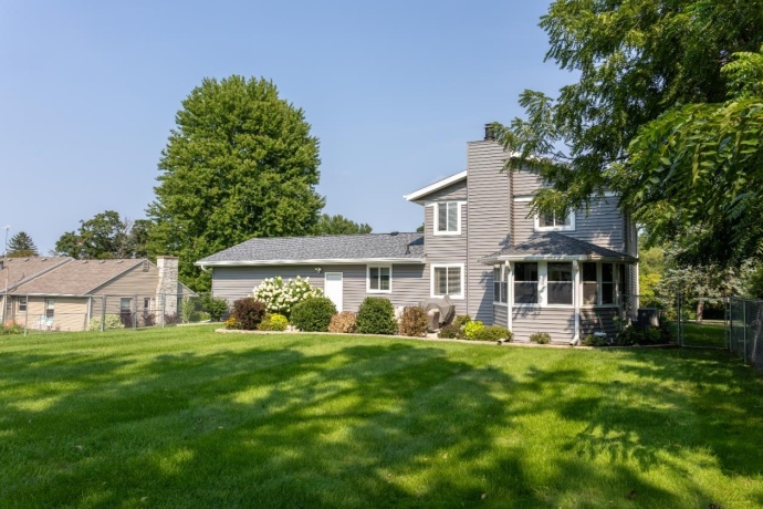 1122 Benson, FREEPORT, Illinois 61032, 4 Bedrooms Bedrooms, ,2 BathroomsBathrooms,House,For Sale,Benson,202605070