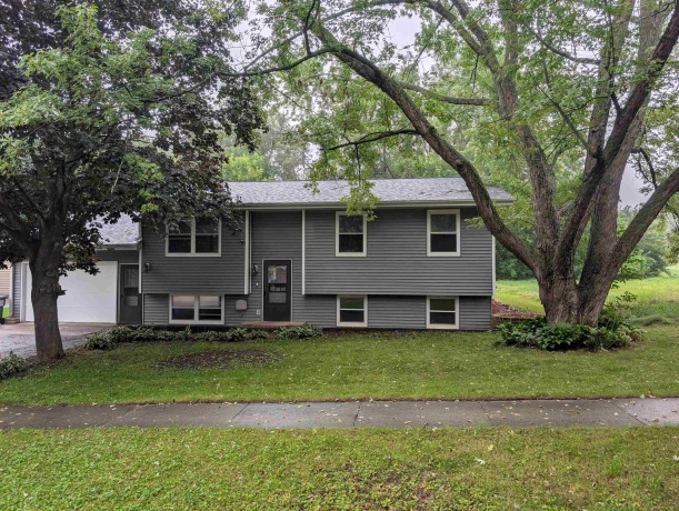 401 Mallard, WINNEBAGO, Illinois 61088, 3 Bedrooms Bedrooms, ,2 BathroomsBathrooms,House,For Sale,Mallard,202605079